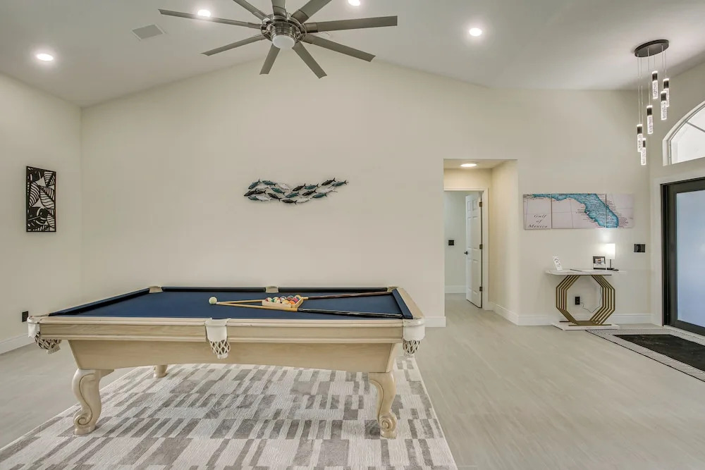 Direct Gulf Access Oasis w/ Hot Tub w/ Pool Table