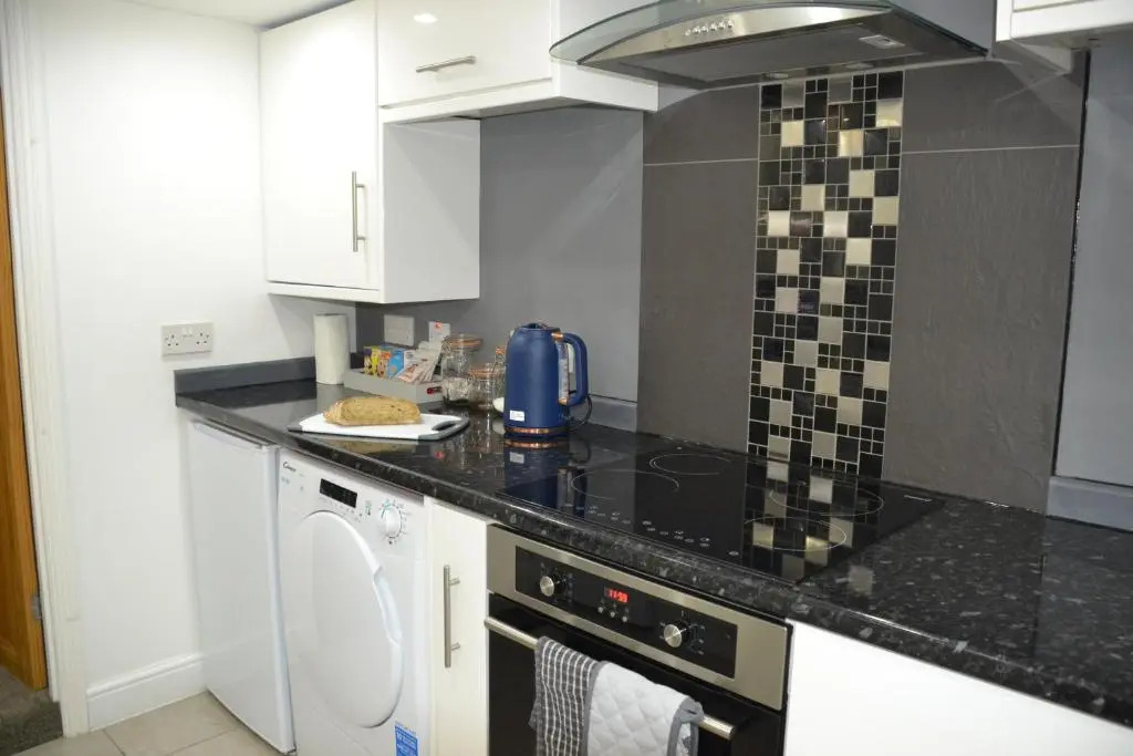 Willow Tree Apartment - 1 Bedroom Apartment - Stayseekers