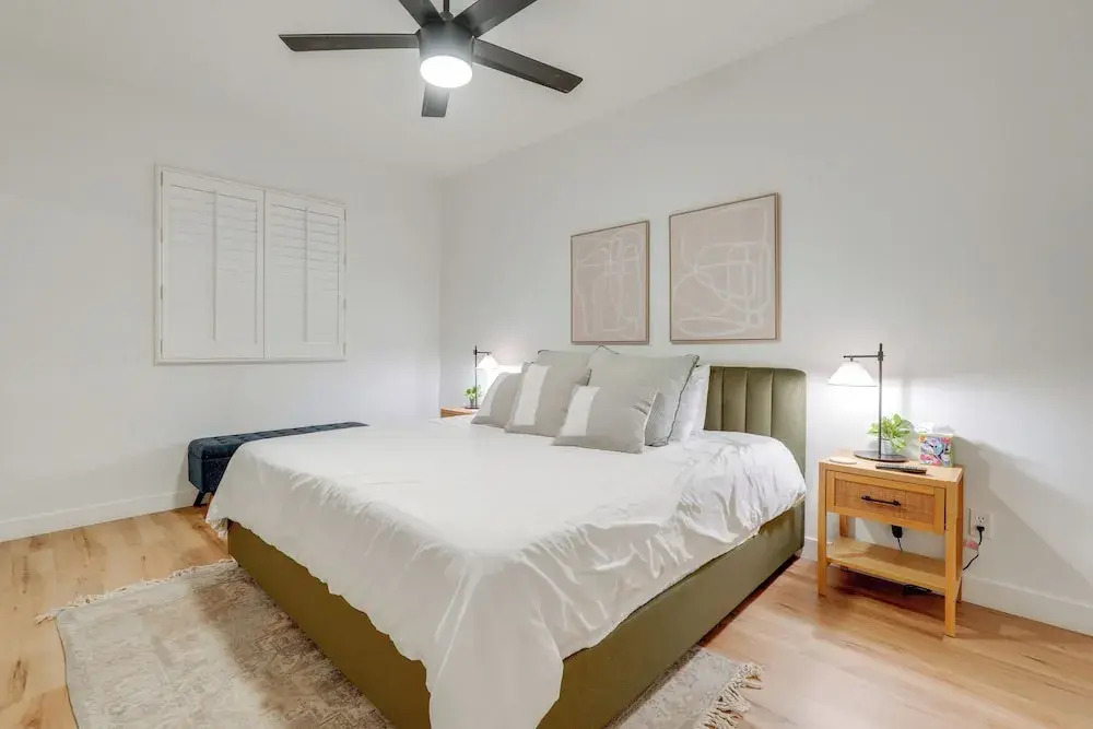 Pool Table, Putting Green: Luxury Oasis in Mesa