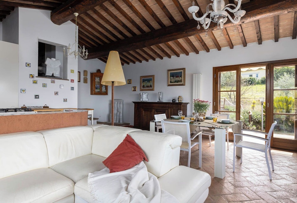 Villa Montegemoli by Toscana Bella