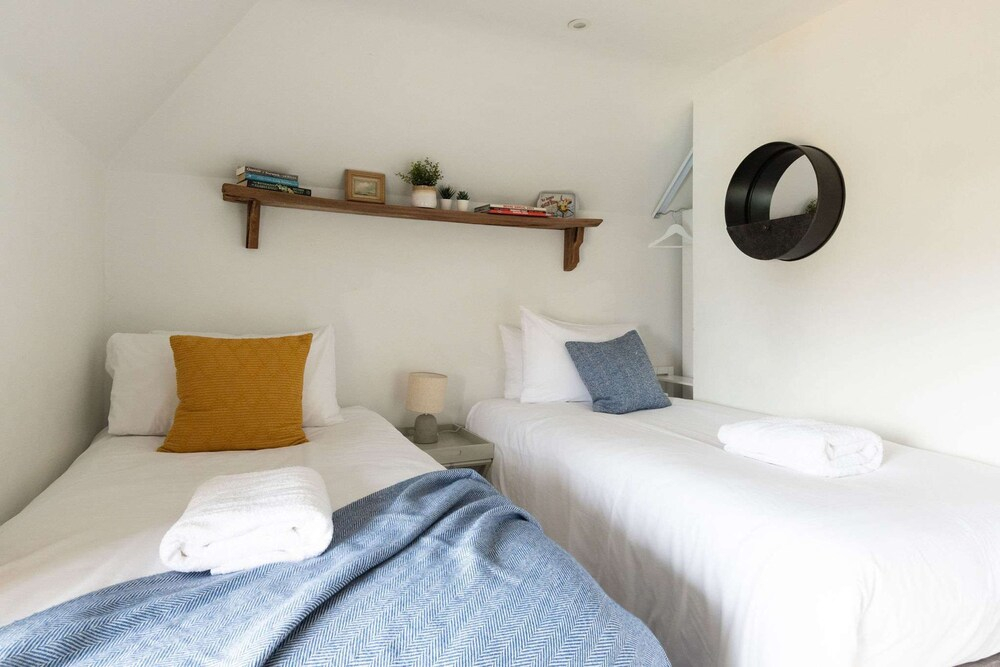 Journey s End Luxury Cottage 100m From Sea