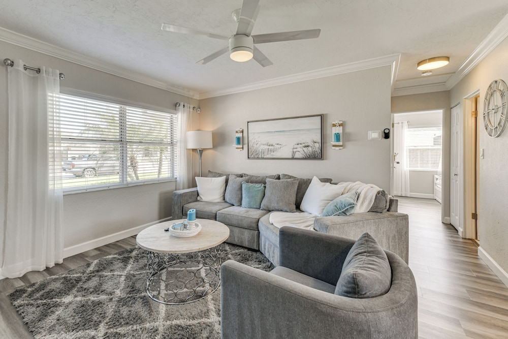 5 Mi to Riverwalk: Bradenton Family Home w/ Yard