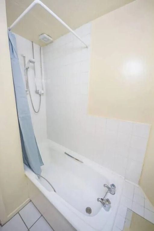 Charming and Spacious New Town Apartment