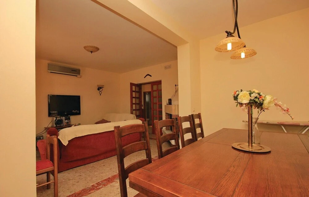 Stunning Home in Zaton Veliki With Wifi and 5 Bedrooms
