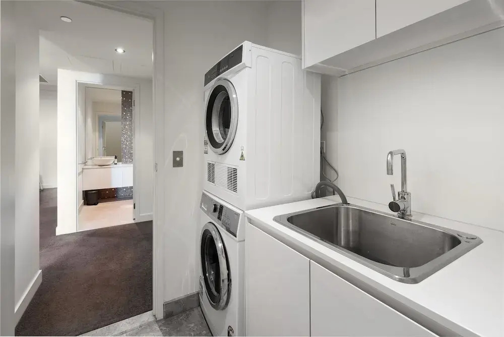 505 St Kilda Road Apartments by TWIG