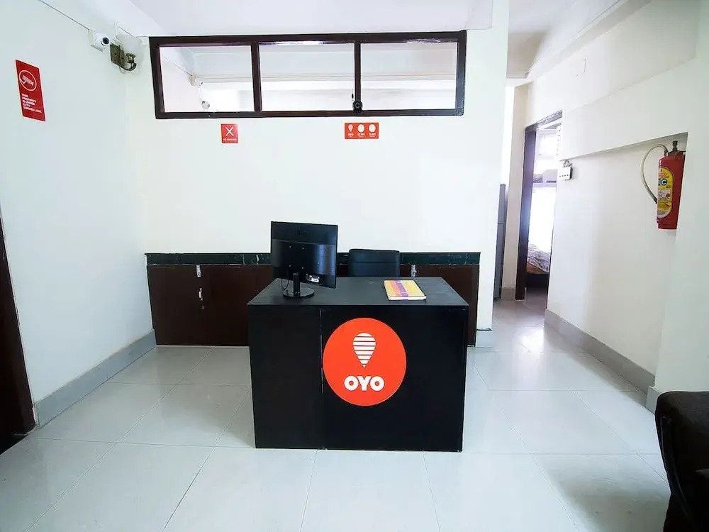 OYO 12216 Paramount Inn