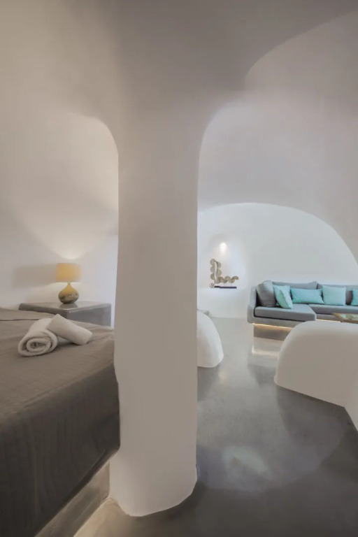 AQUA SERENITY LUXURY SUITES SANTORINI