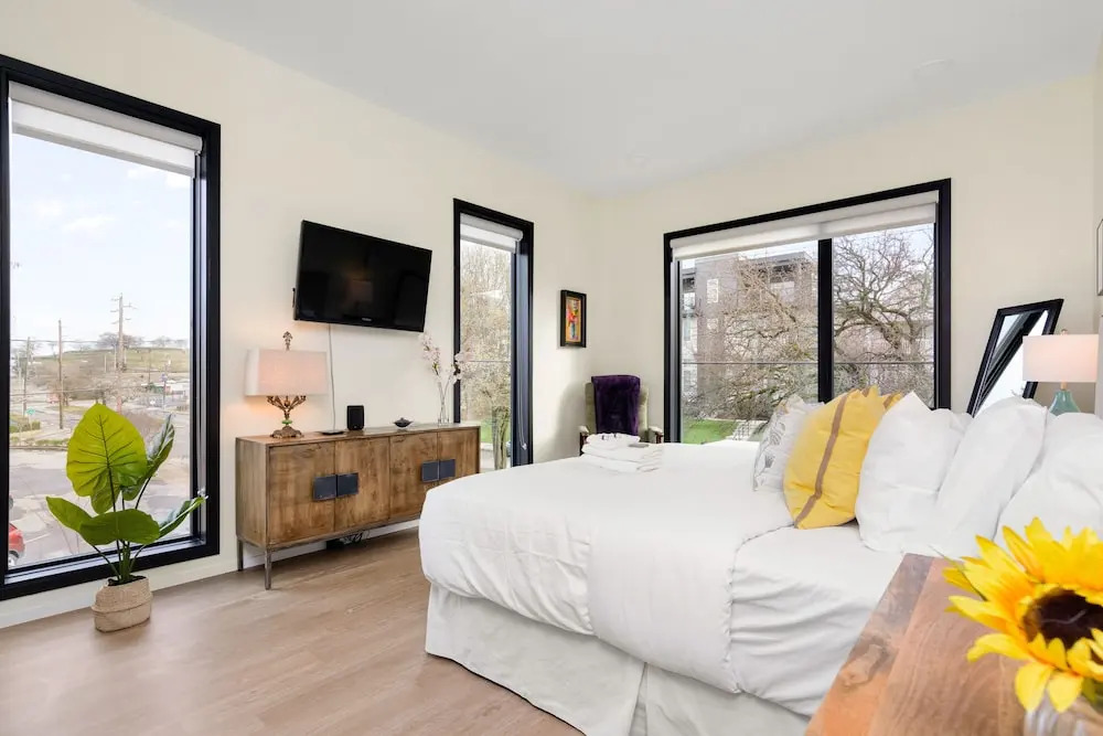 Illume Resort-style Haven Spacious Balcony 2 Bedroom Condo