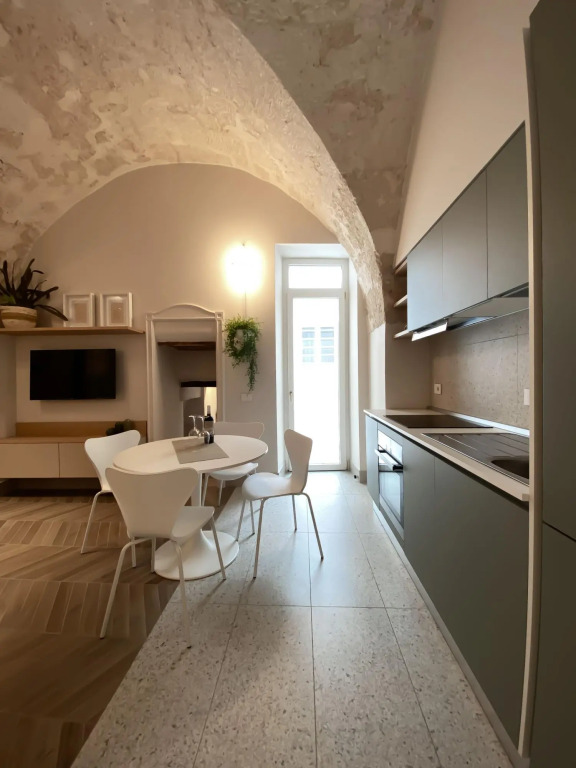 Apartment suitable for couples of friends or families, excellent location, luxurious, private atrium-Mariachiara by Dimore Garibaldi
