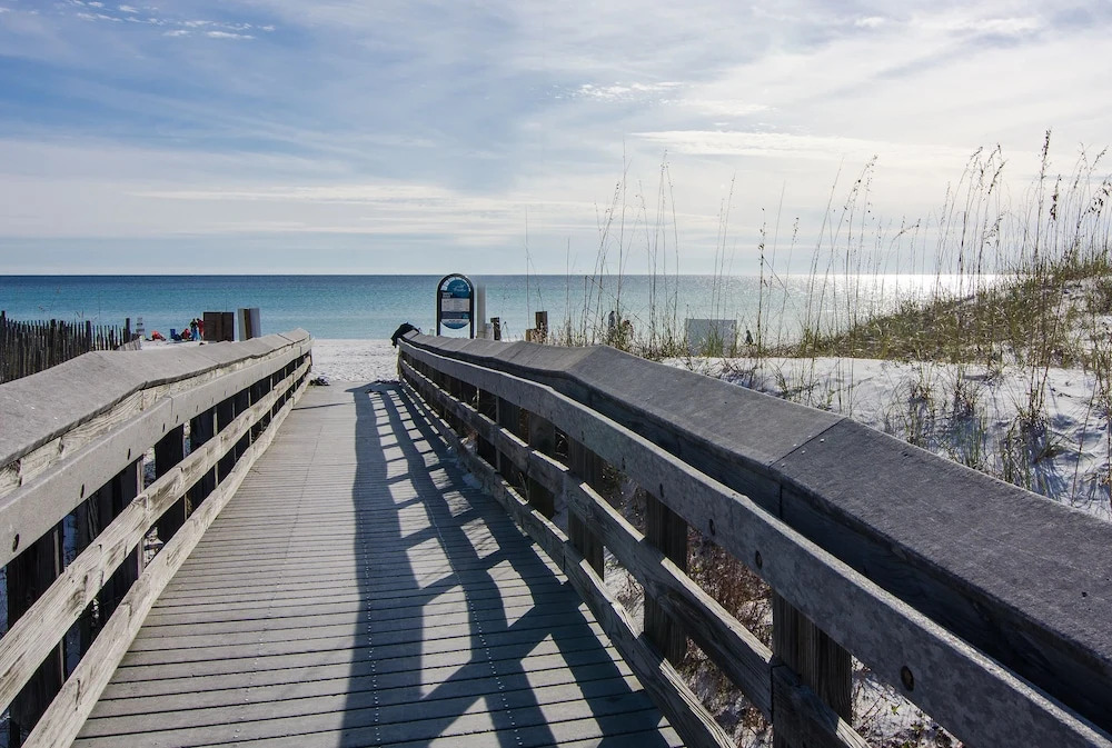 Beachside Villas #114 - 2 Br condo by RedAwning