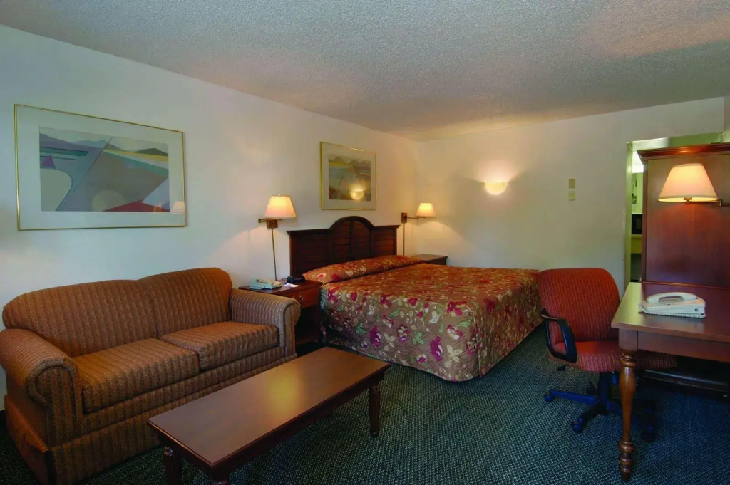 Motel 6 Bethel, CT - Danbury