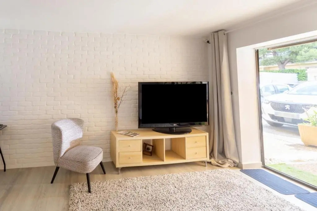 Bright And Pretty 34 M With Terrace The Sea