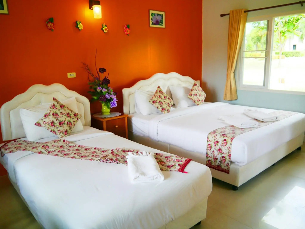 Tanaosri & Creekside Resort