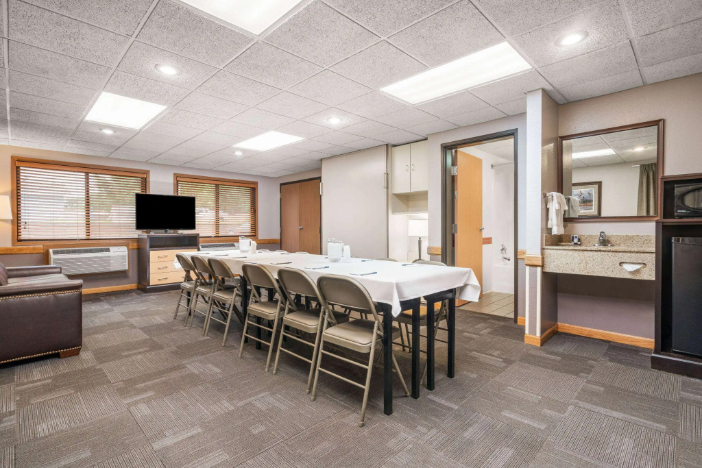 AmericInn by Wyndham Detroit Lakes