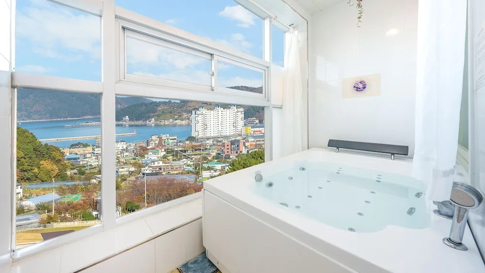 Geoje Forest-Morning Spa Pension