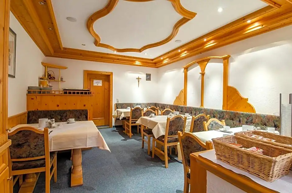 Hotel Garni Golfais