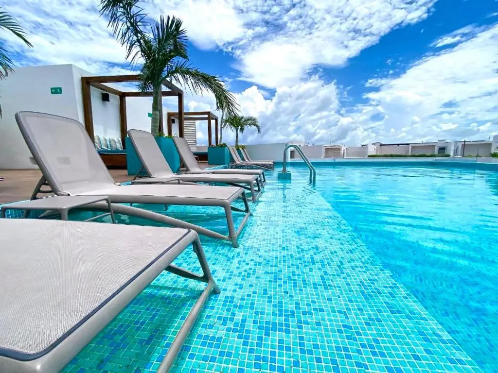 CHIC 2 Bdr GALLERY CONDOS near 5th avenue & BEACH
