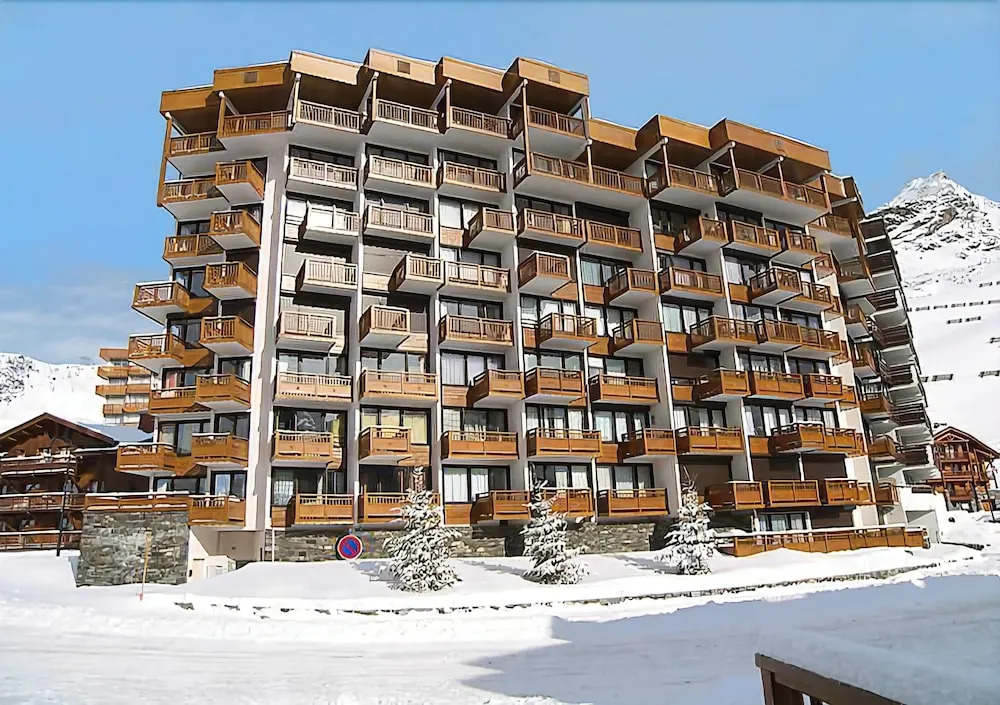 nice apartment with bedrrom and bunk beds in the entrance Apartment 1