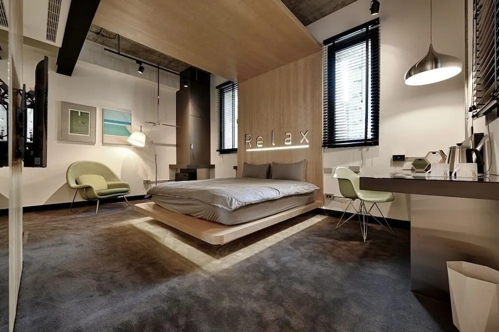 STABLE HOTEL