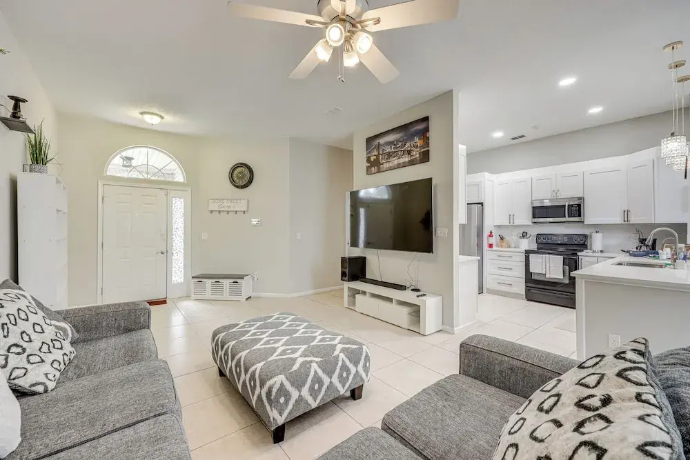 Jacksonville Family Home: Near Shopping & Dining!