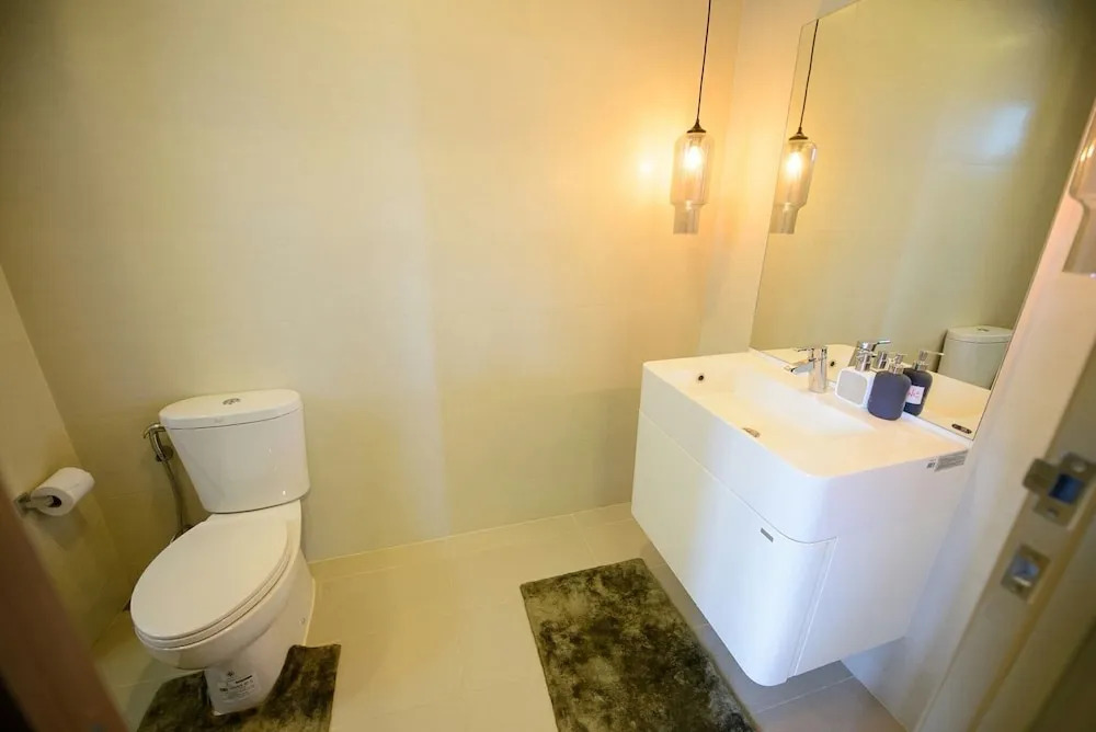 Near Rama 9 Intersection Apartment