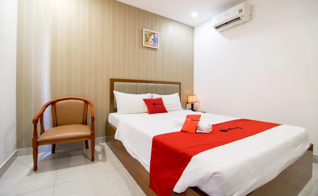 RedDoorz Plus @ Trung Son Residence