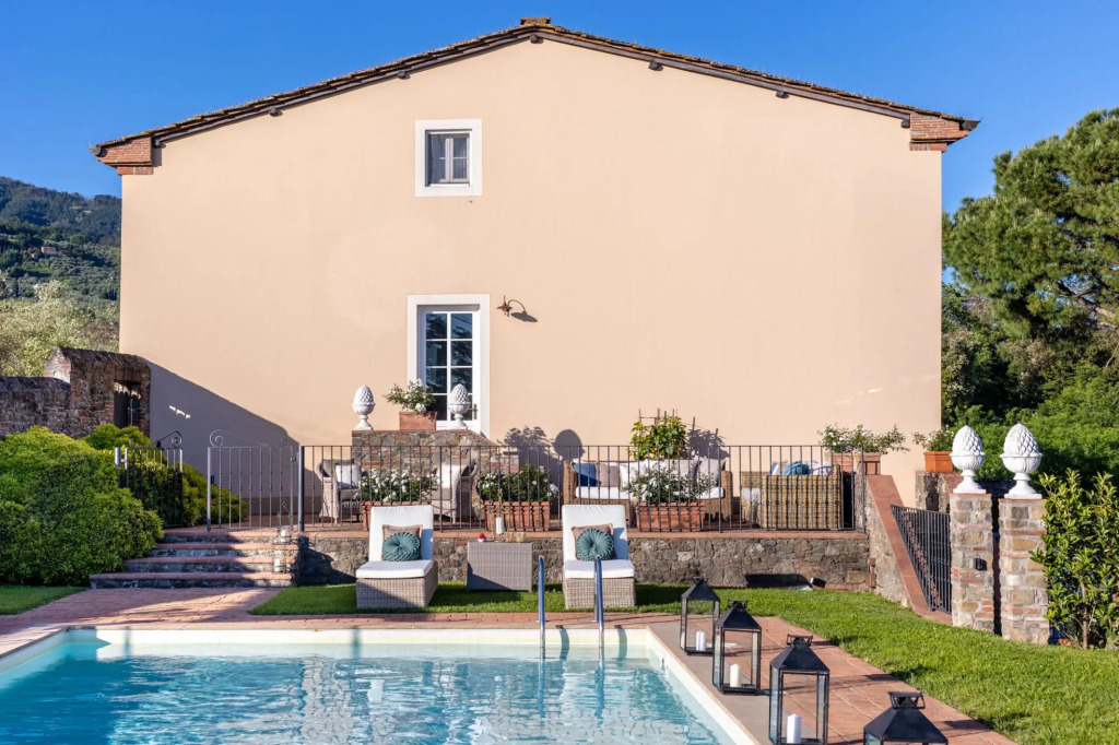 Fattoria Camigliano, Luxury Farmhouse with Pool inside a Wine Estate