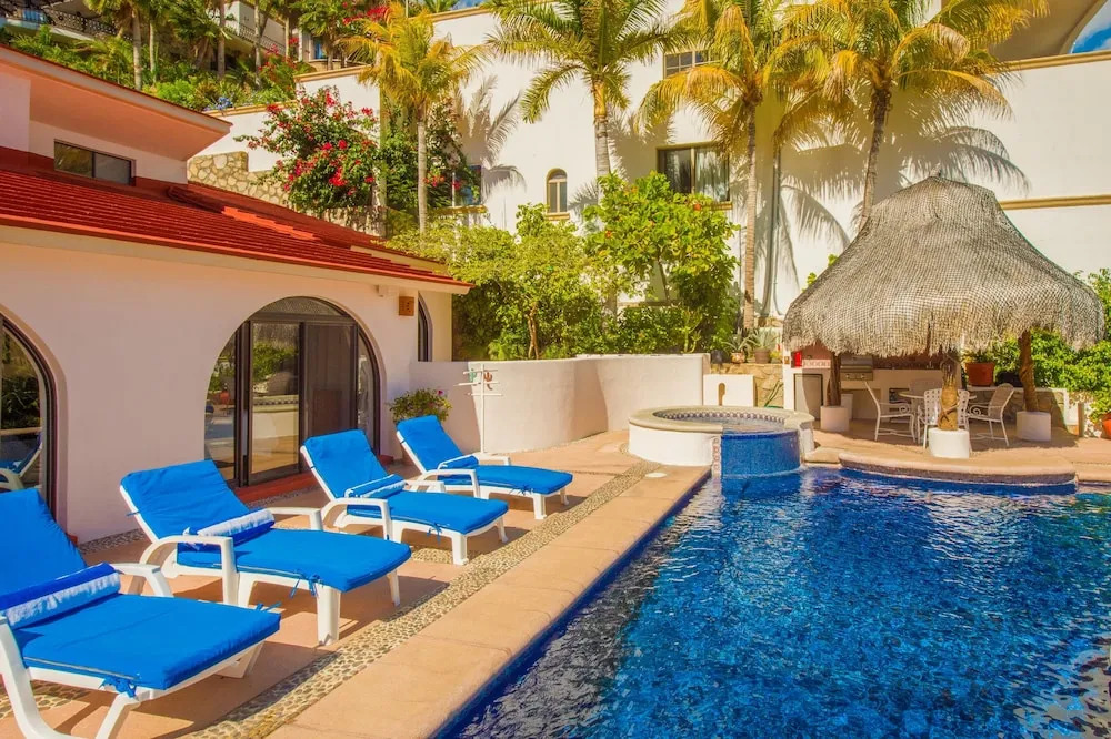 Short Walk to Downtown&Beach from Villa Serrana