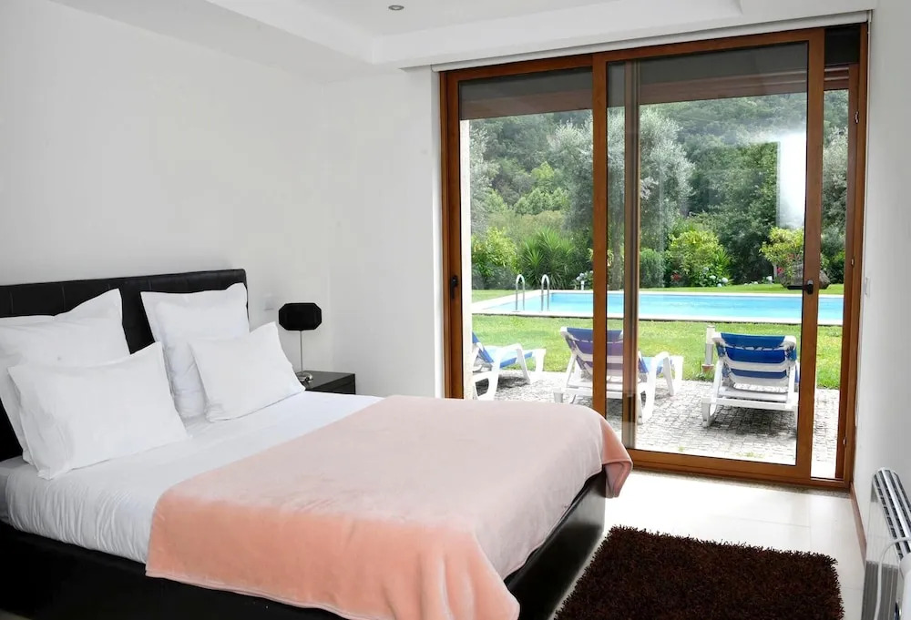 Villa with 4 Bedrooms in Caniçada, with Wonderful Mountain View, Private Pool, Furnished Garden