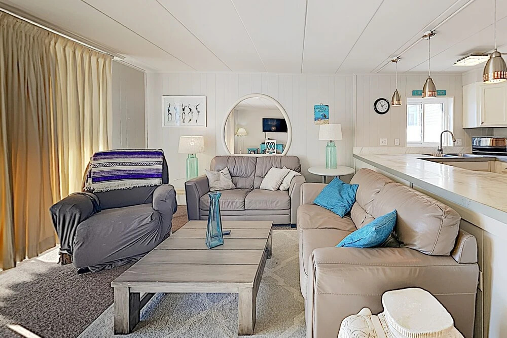 Comfy W/ Balcony & Views -- 200 To Beach! 3 Bedroom Condo