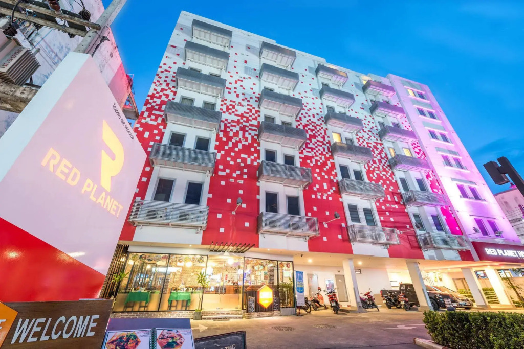Easy Planet Phuket Patong