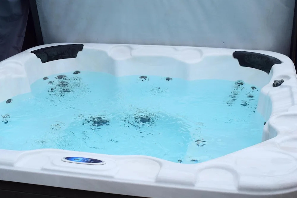 Charming 4-bed Cottage in Hayling Island - Hot Tub