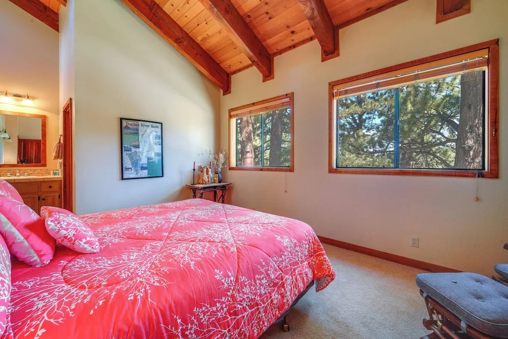 Shuttle to Ski Resort: Northstar Home
