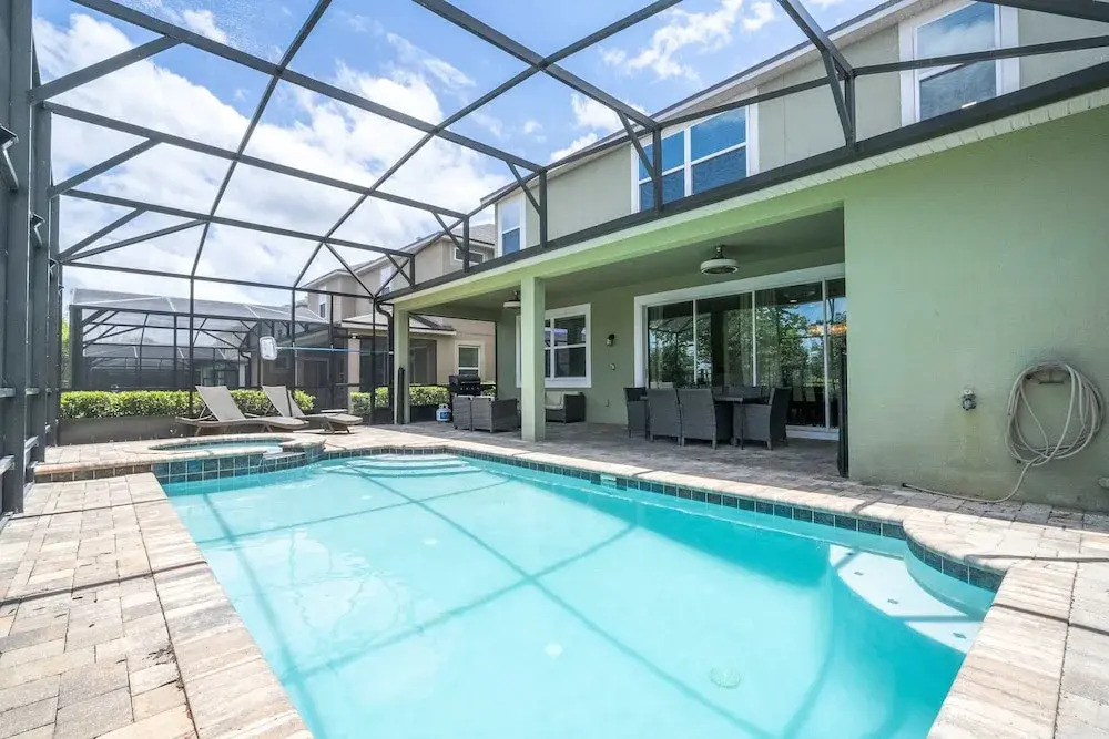 Beautiful 5 Bed Home in Solara With Private Pool