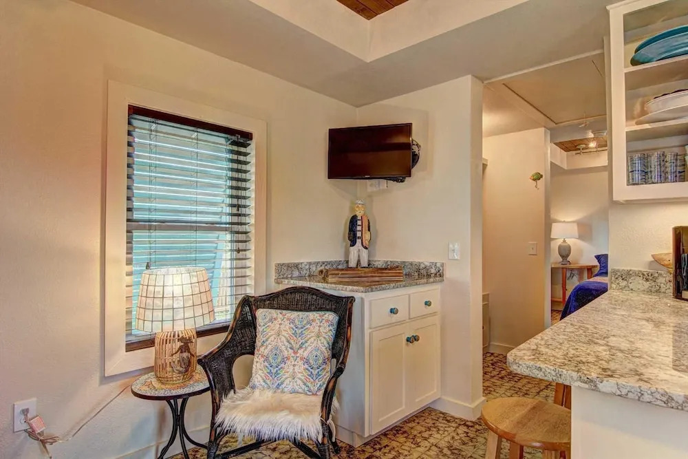 Lorna Beach - 1 Br Home