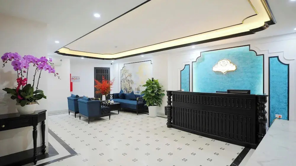 Royal Hotel - Trinh Van Bo, Nam Tu Liem