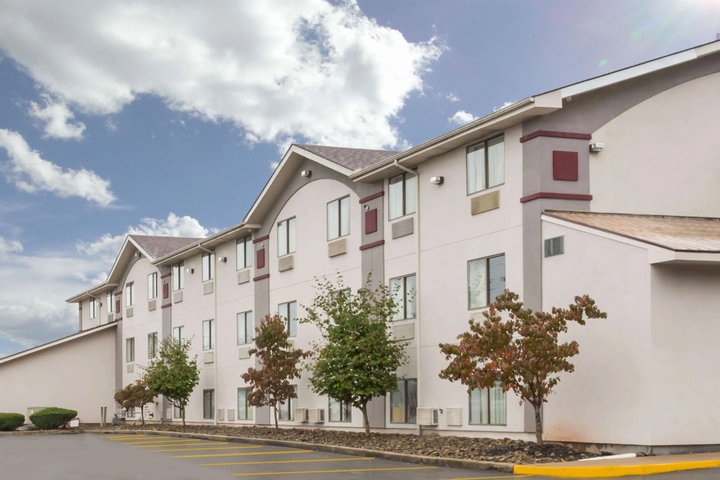Super 8 by Wyndham Summersville - New River National Park