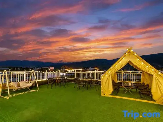Yunsheng Fanhua Gun Mountain View Family Vacation Homestay (Nalati Scenic Spot Branch)