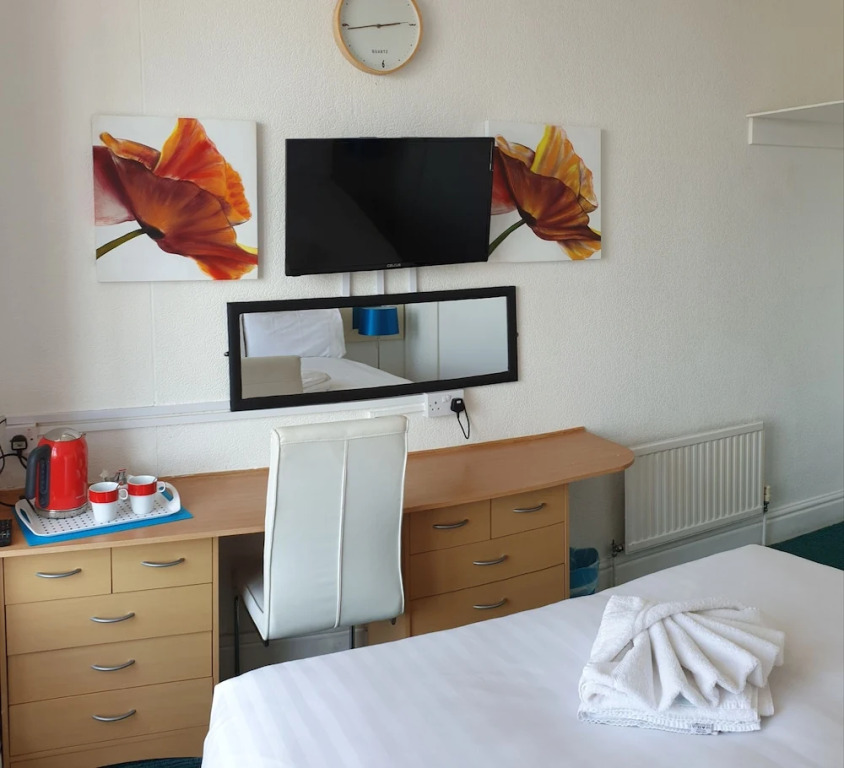 The Charlton - Sea Front Apartments & Studio Rooms