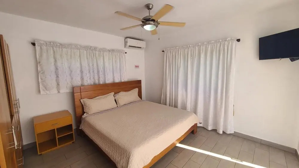 Bachelor s Heaven - Private and Spacious