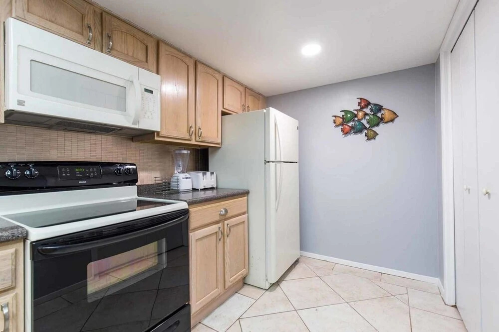 Saida IV Condominium 603