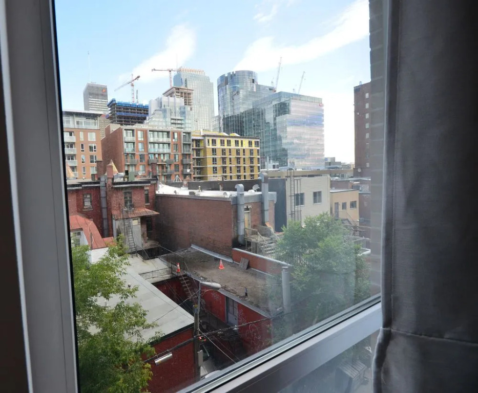 LikeAHotel-Ste Catherine/Downtown Montreal