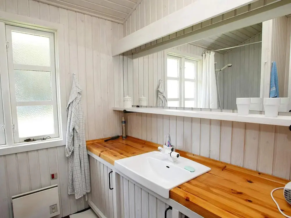6 person holiday home in Ålbæk