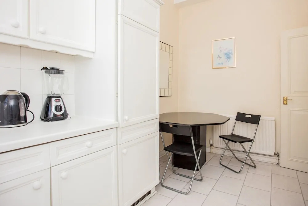Lovely 2 Bedroom Apartment Near Hyde Park