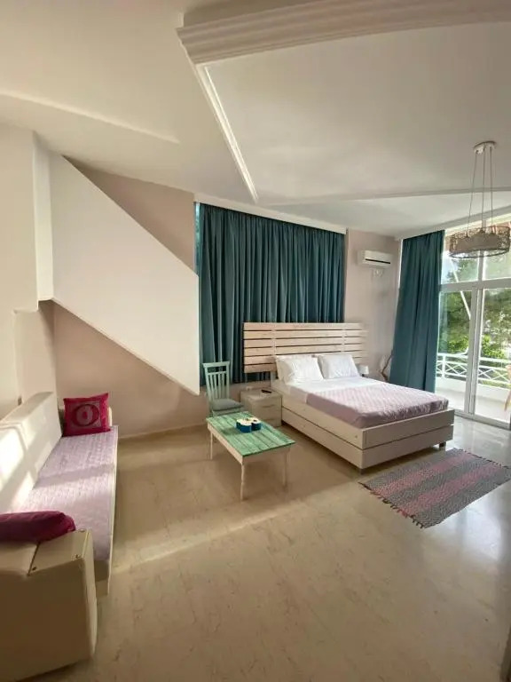 Saranda Hotel