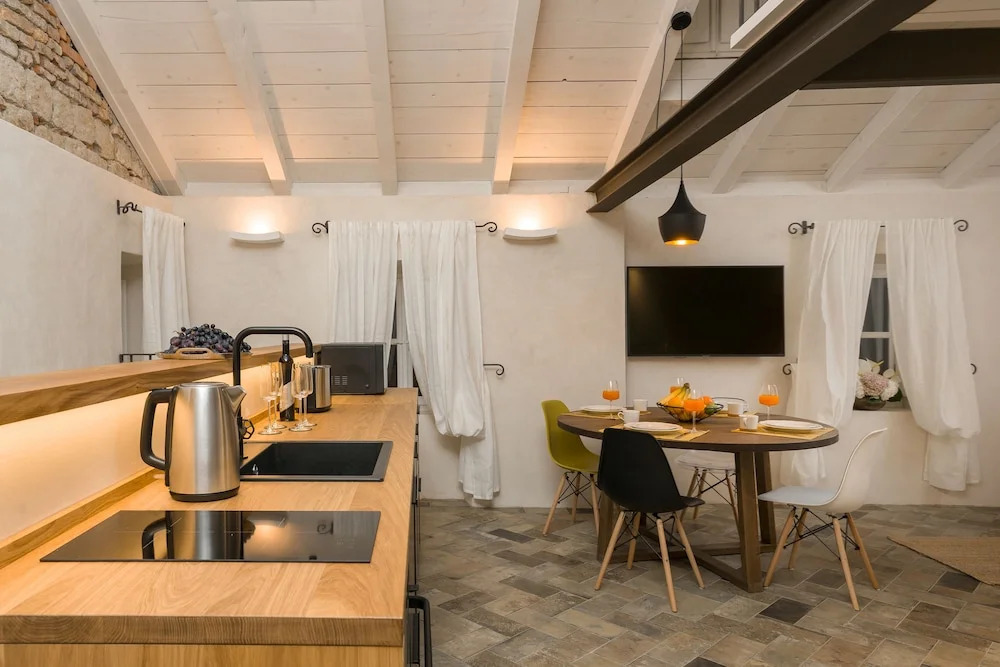 Luxury Apartment Lina - III