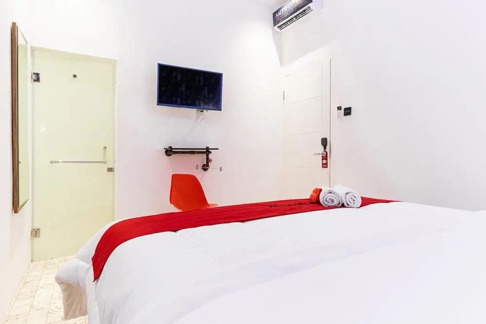 RedDoorz Plus near Ringroad City Walks Medan 2