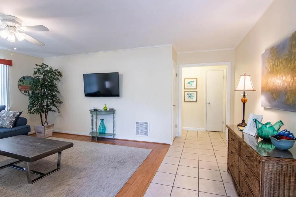 Cozy Tropical Bungalow Duplex with Heated Pool