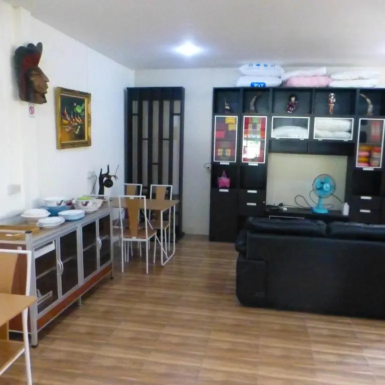 1 Double bedroom apartment with Pool and extensive Kitchen diningroom