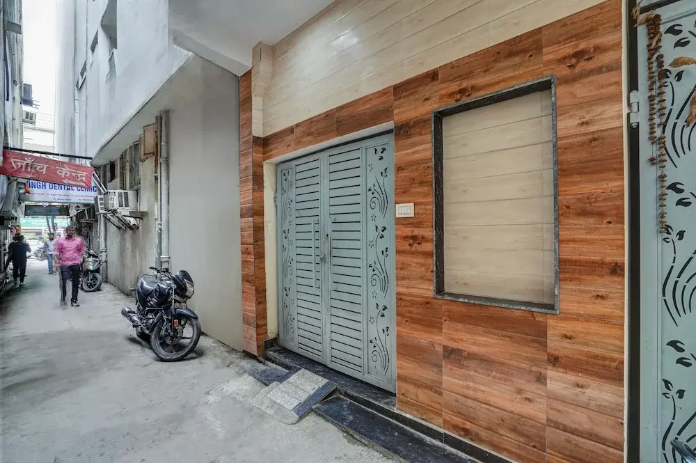Hotel Twamev Couple Friendly Laxmi Nagar
